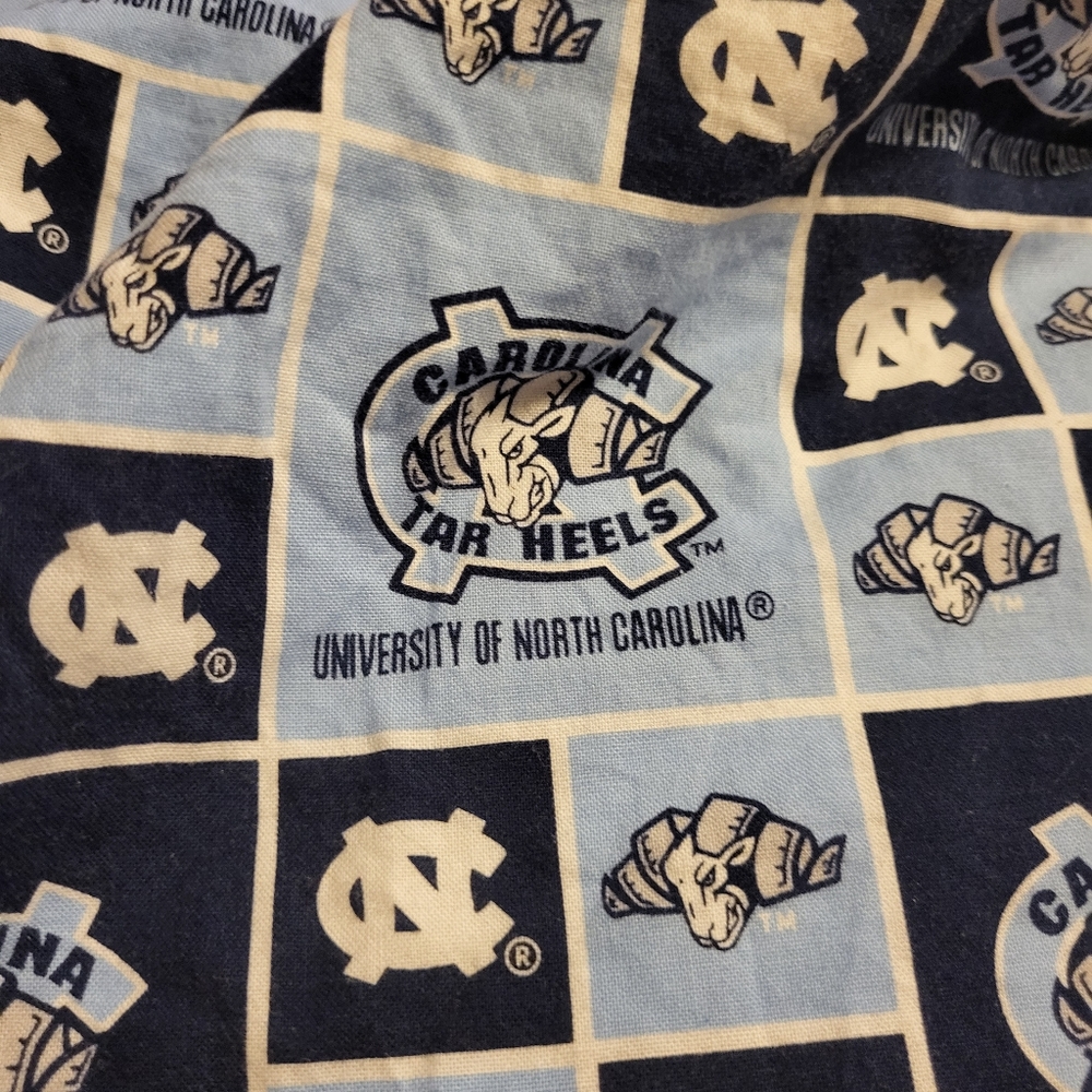 🔽 Handmade or decorative throw WALL HANGING ..NICE  handmade UNC TARHEELS